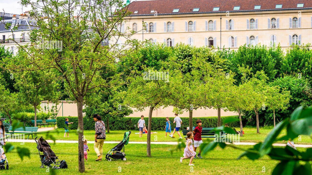 Photo of Others in Quartier de l'Ecole-Militaire