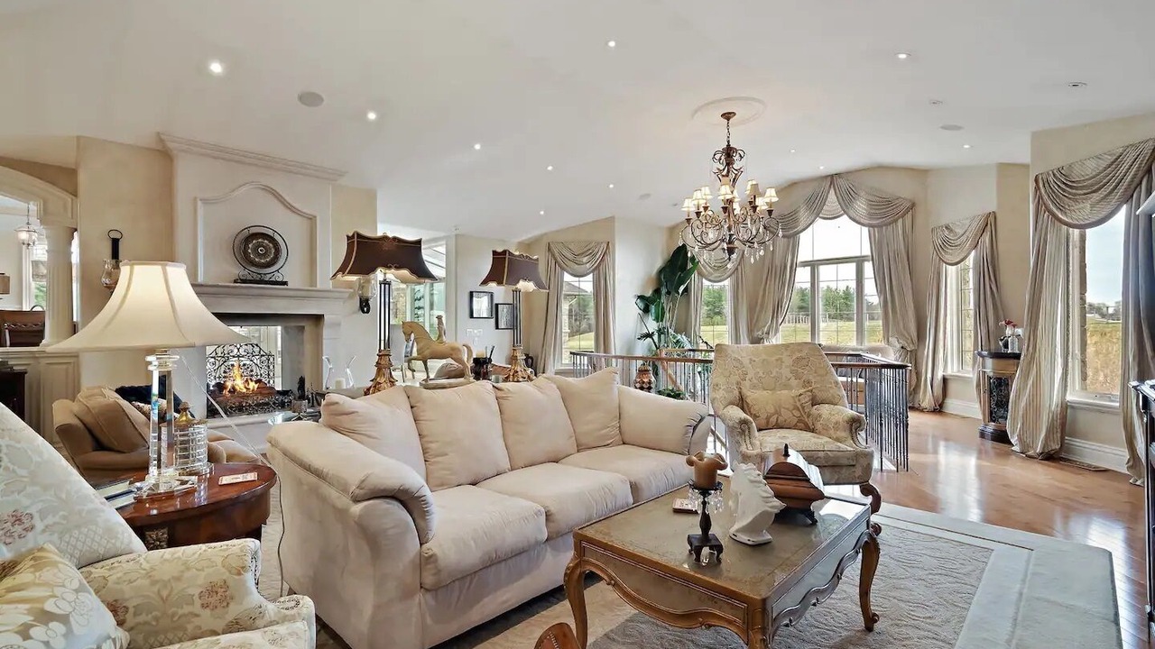 Photo of Livingroom in Halton Hills