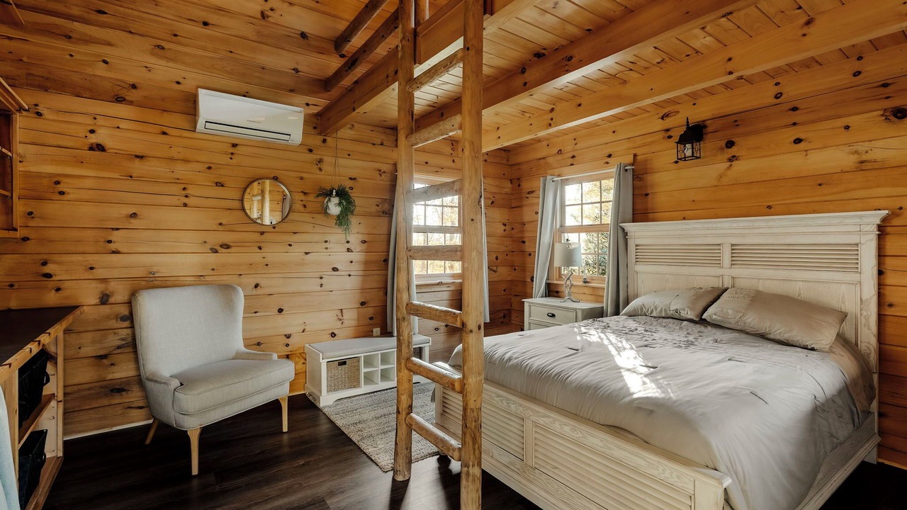 Photo of Bedroom in Cedarhurst