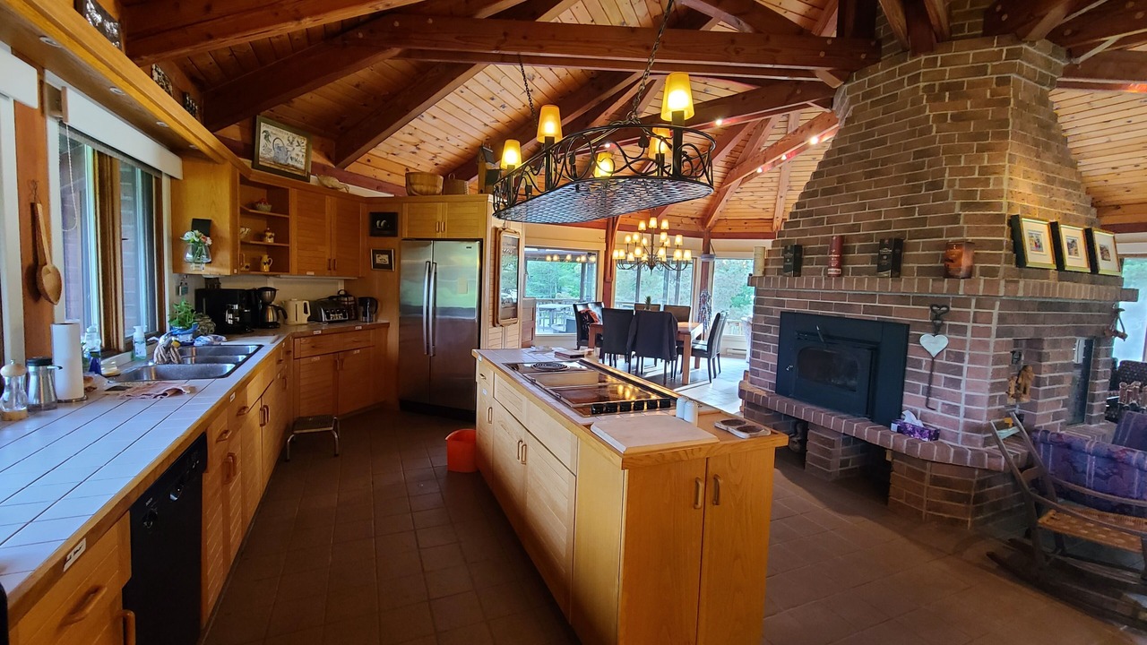 Photo of Kitchen in Howe Island