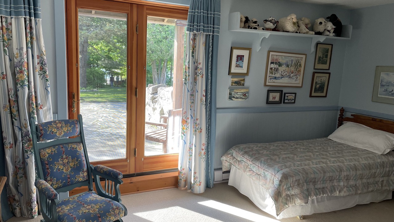 Photo of Bedroom in Howe Island