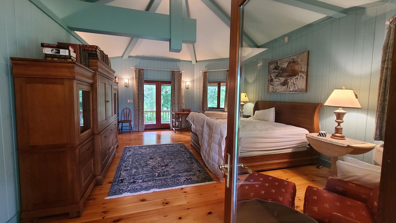 Photo of Bedroom in Howe Island
