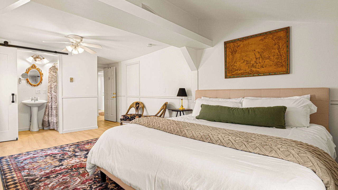 Photo of Bedroom in Town of Reading