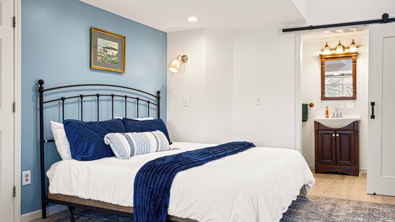 Photo of Bedroom in Town of Reading