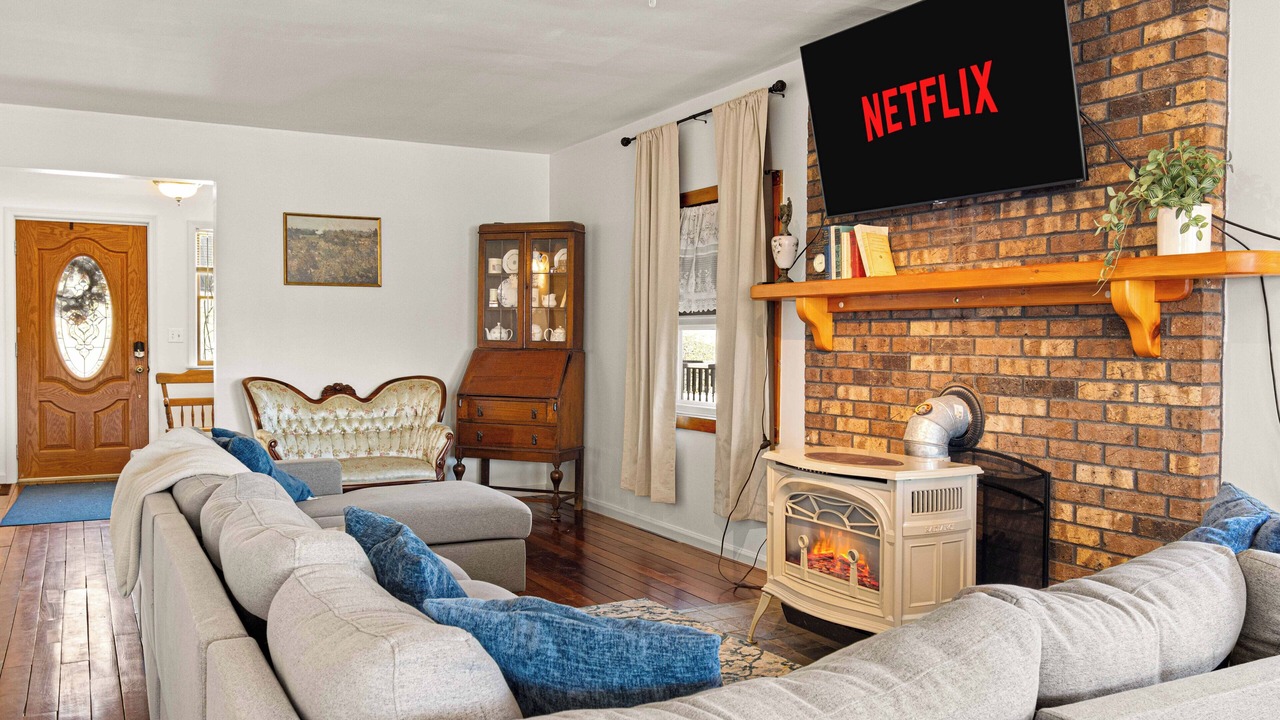 Photo of Livingroom in Town of Reading