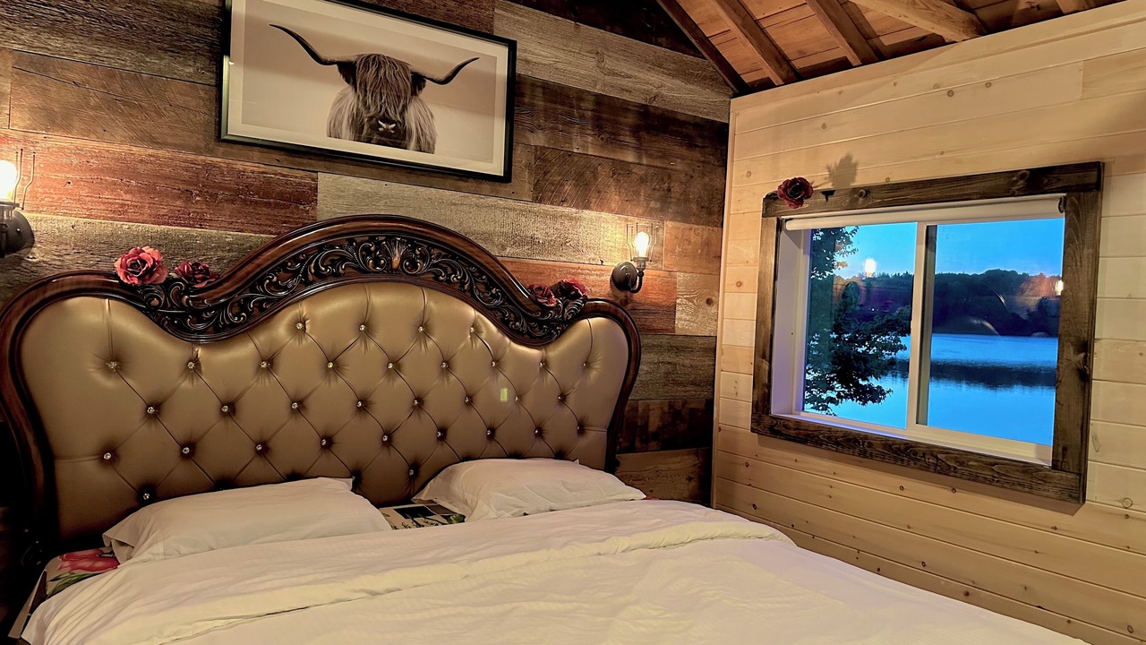 Photo of Bedroom in Muskoka Lakes