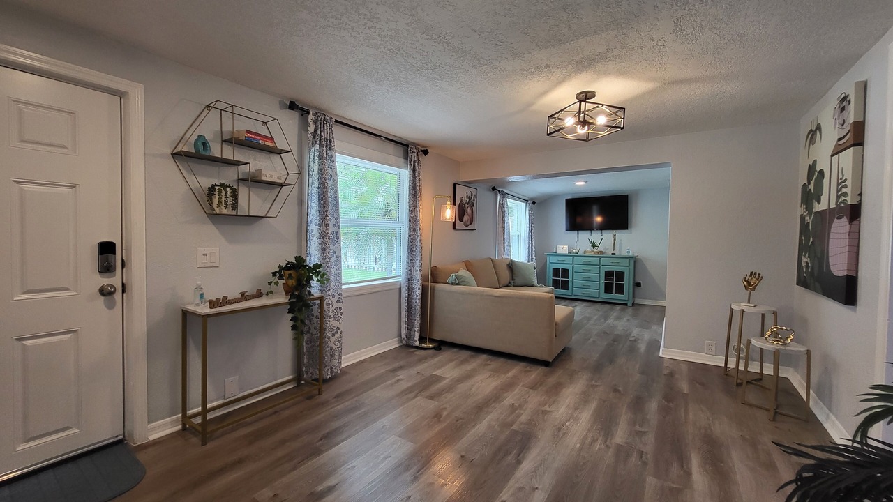 Photo of Livingroom in Riverview