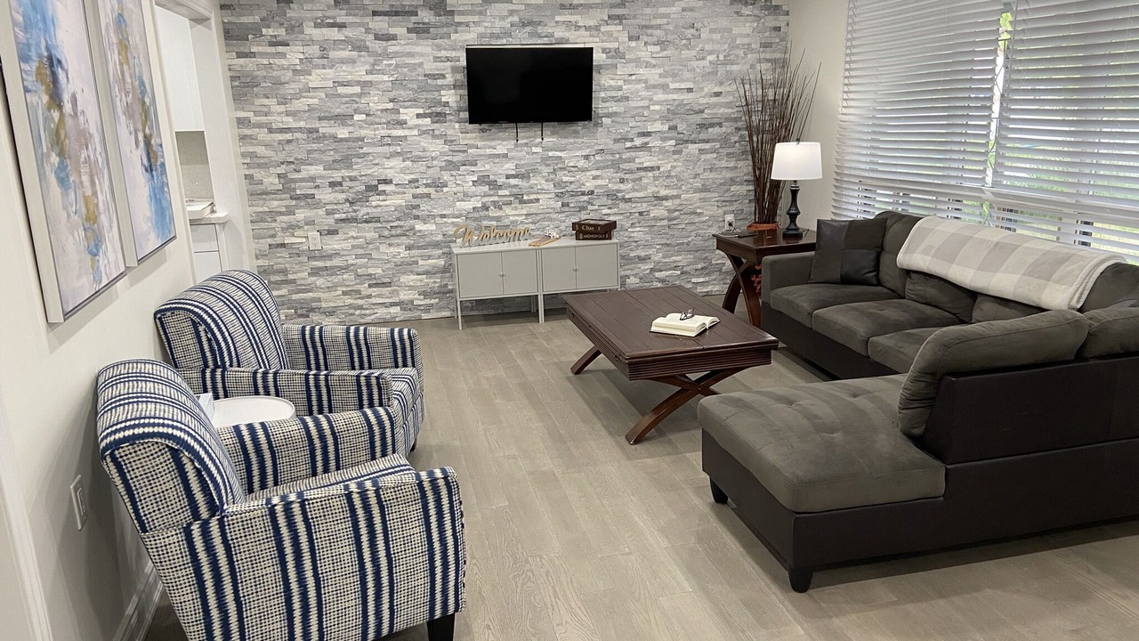 Photo of Livingroom in Wasaga Beach
