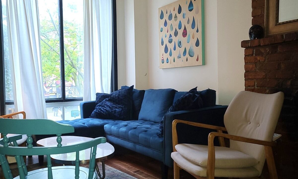 Photo of Livingroom in Church and Wellesley