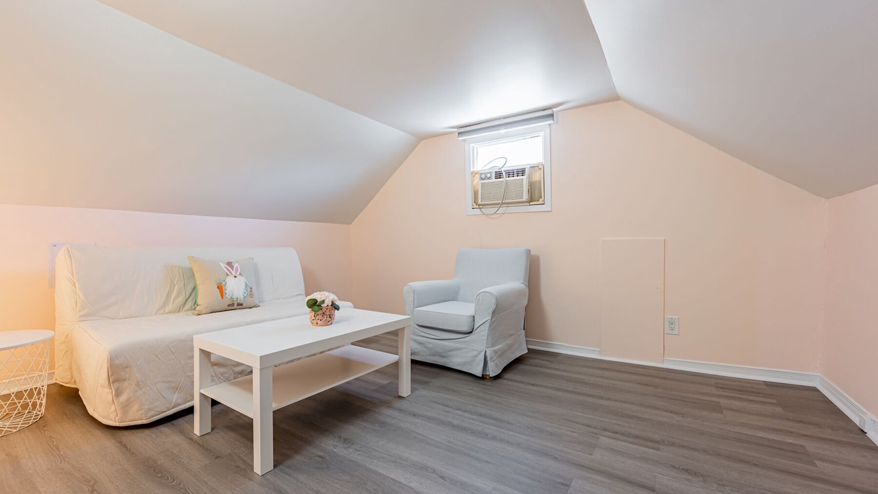 Photo of Livingroom in Rockcliffe - Smythe