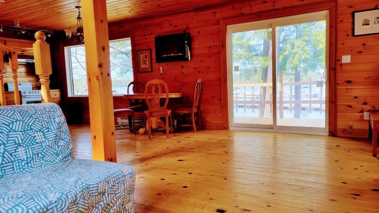 Photo of Livingroom in Gravenhurst
