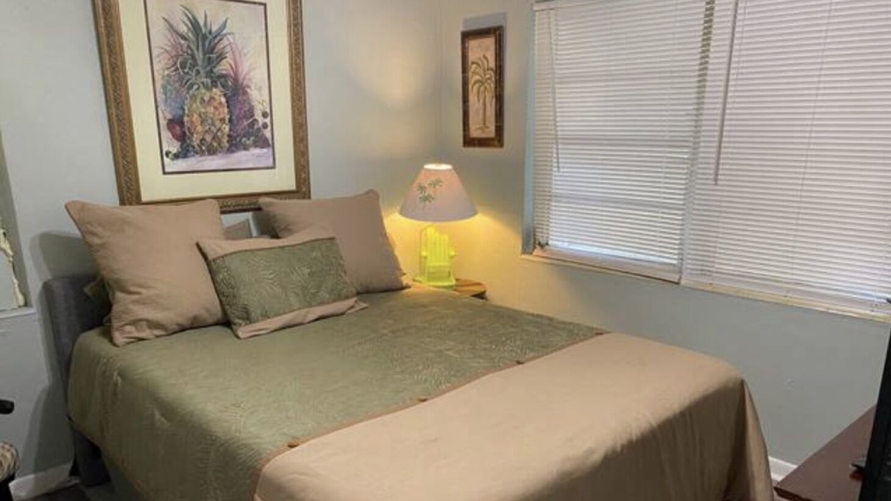 Photo of Bedroom in Lake Worth Corridor