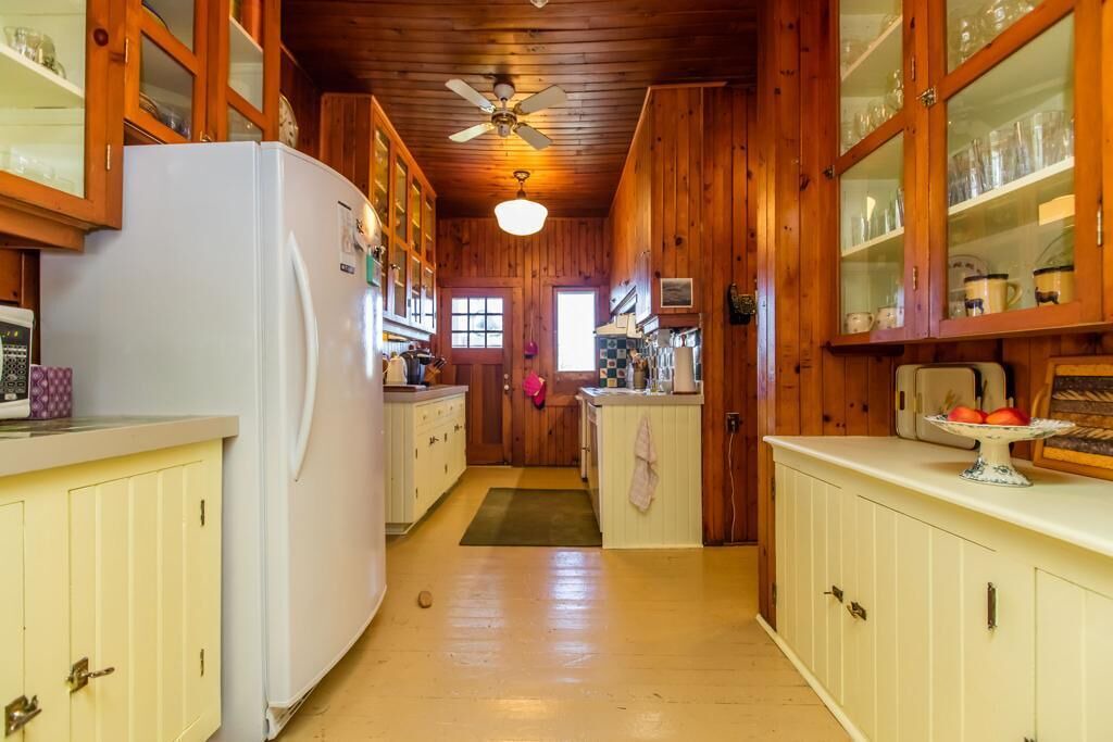 Photo of Kitchen in Unorganized Centre Parry Sound