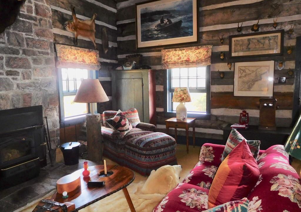 Photo of Livingroom in Unorganized Centre Parry Sound