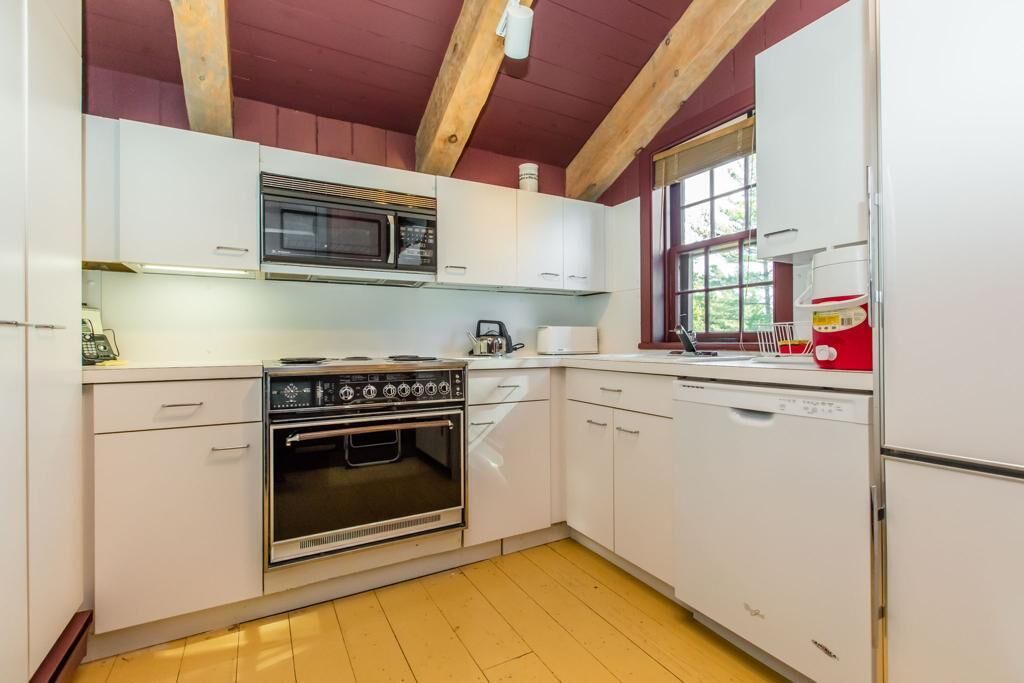 Photo of Kitchen in Unorganized Centre Parry Sound