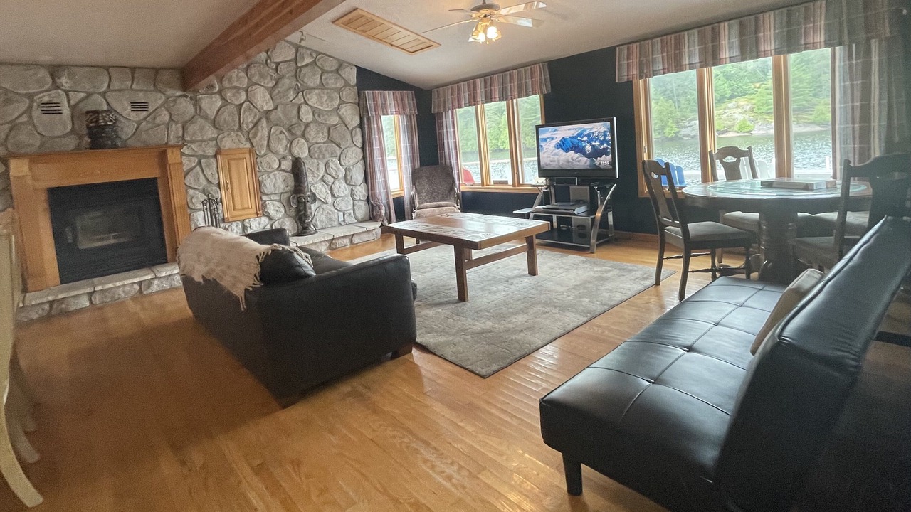Photo of Livingroom in Unorganized Centre Parry Sound