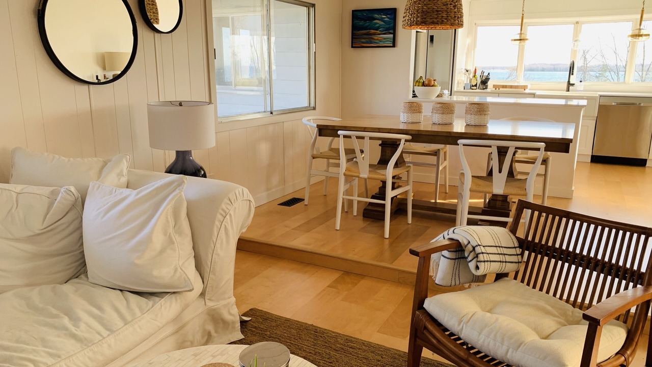 Photo of Livingroom in Waupoos