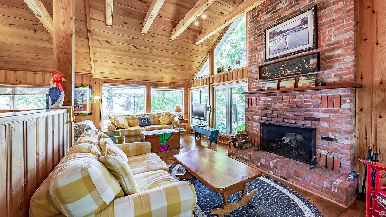 Photo of Bedroom in Muskoka Lakes