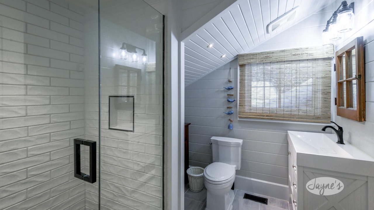 Photo of Bathroom in Muskoka Lakes