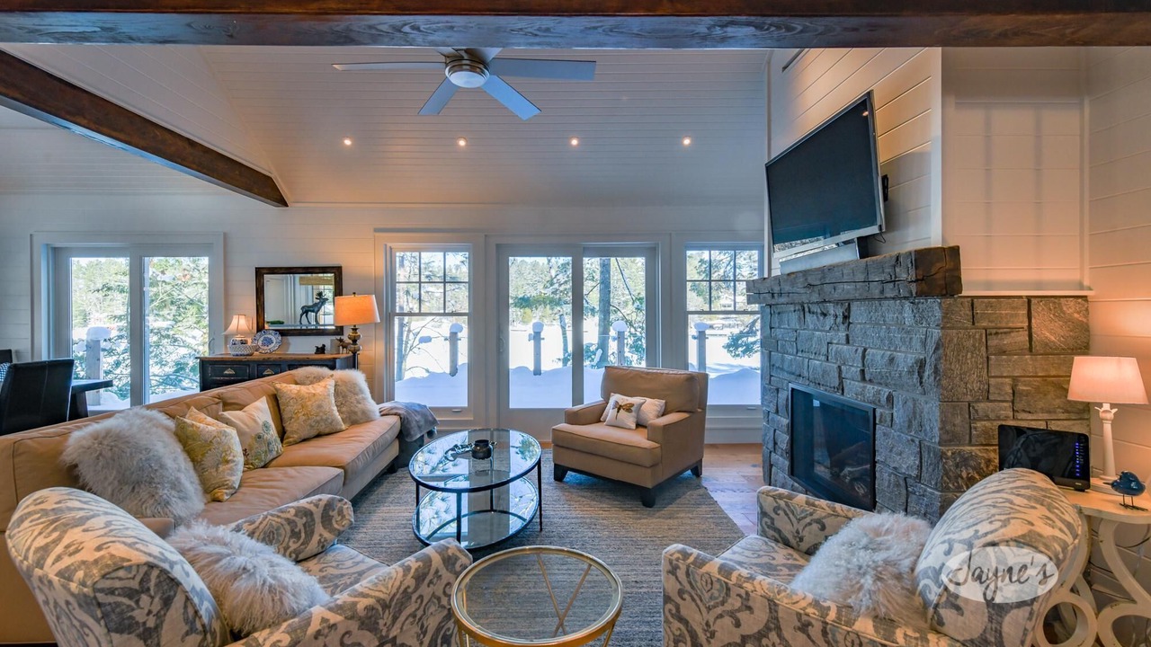 Photo of Livingroom in Muskoka Lakes