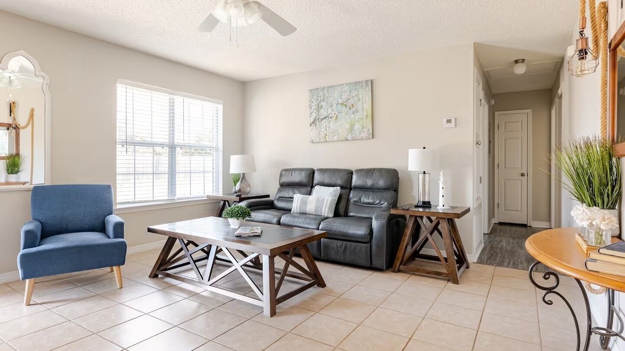 Photo of Livingroom in Ono Island