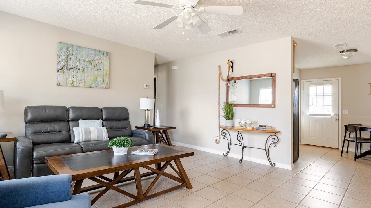 Photo of Livingroom in Ono Island