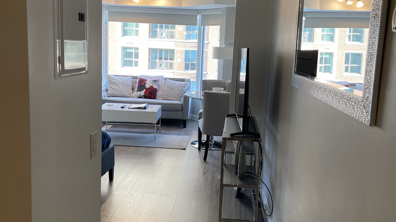 Photo of Livingroom in Bloor-Yorkville