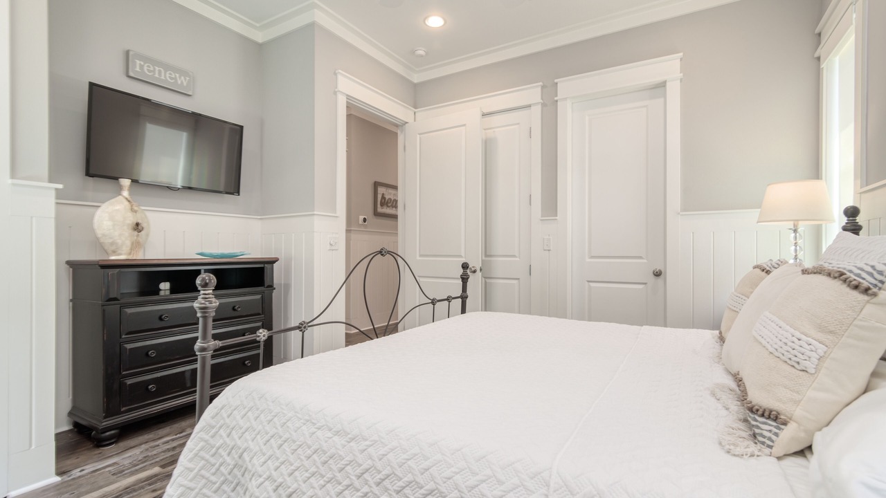 Photo of Bedroom in Lakeside at Blue Mountain Beach