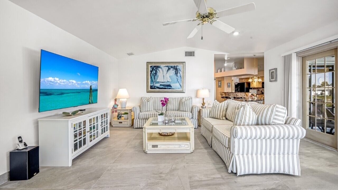 Photo of Livingroom in Eight Lakes