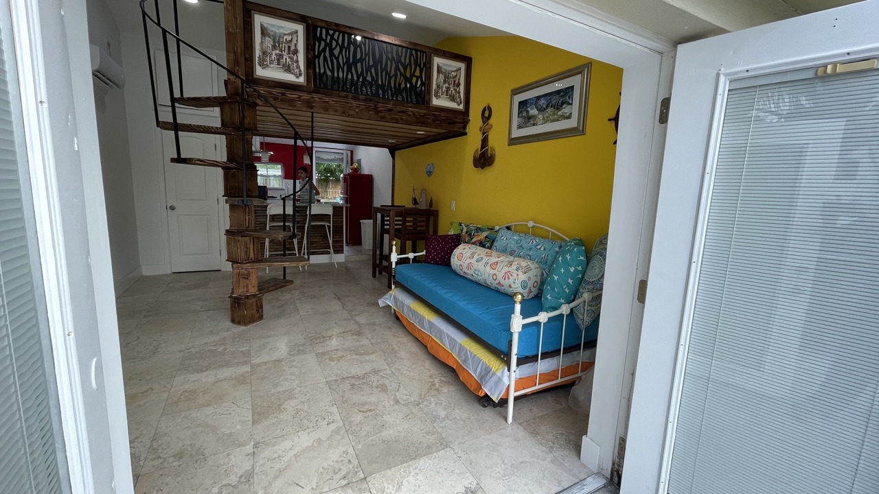 Photo of Livingroom in Lake Worth Corridor