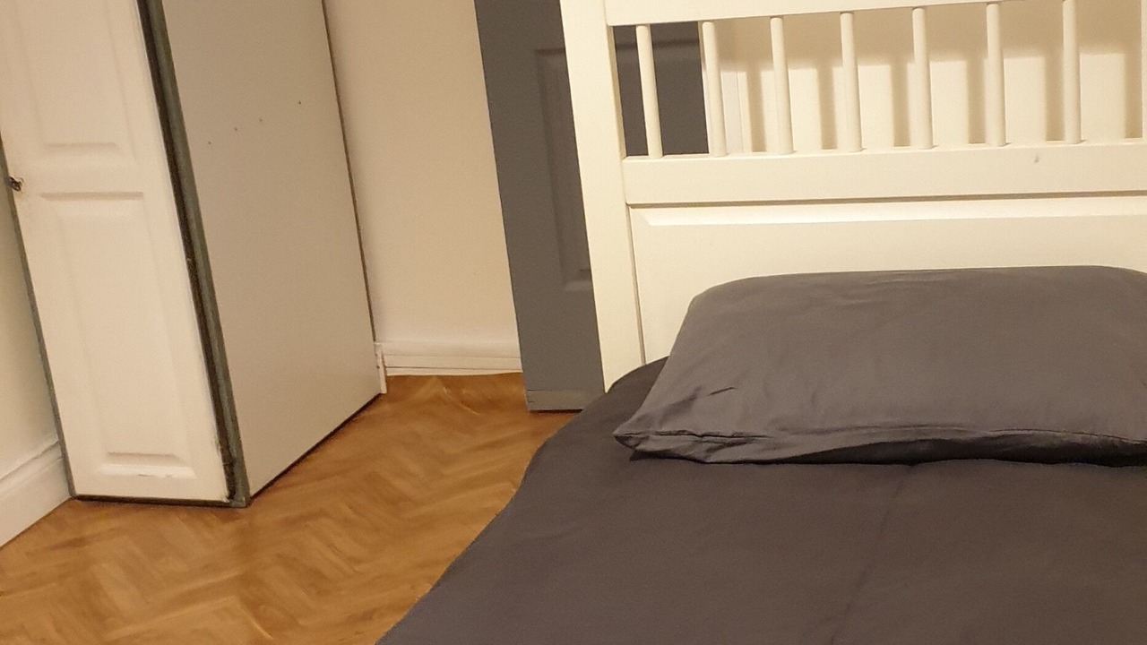 Photo of Bedroom in Stains