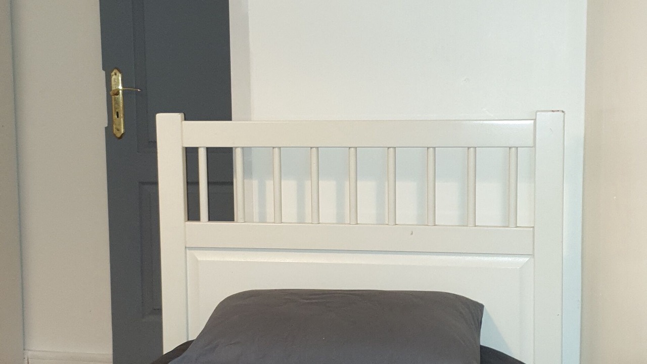 Photo of Bedroom in Stains