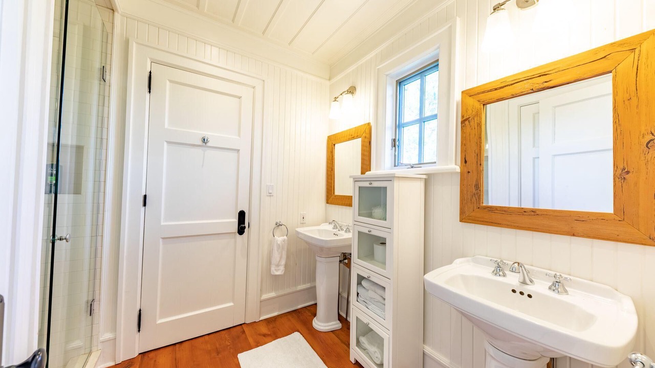Photo of Bathroom in Muskoka Lakes