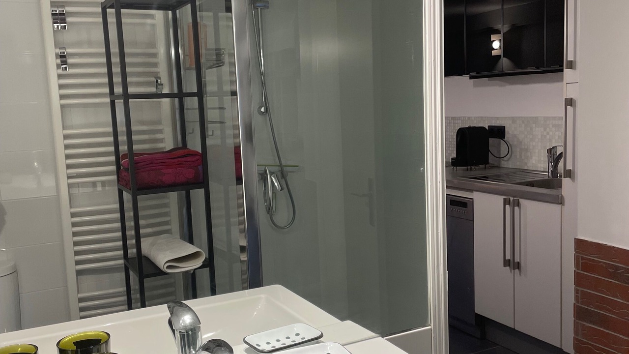 Photo of Bathroom in Joinville-le-Pont