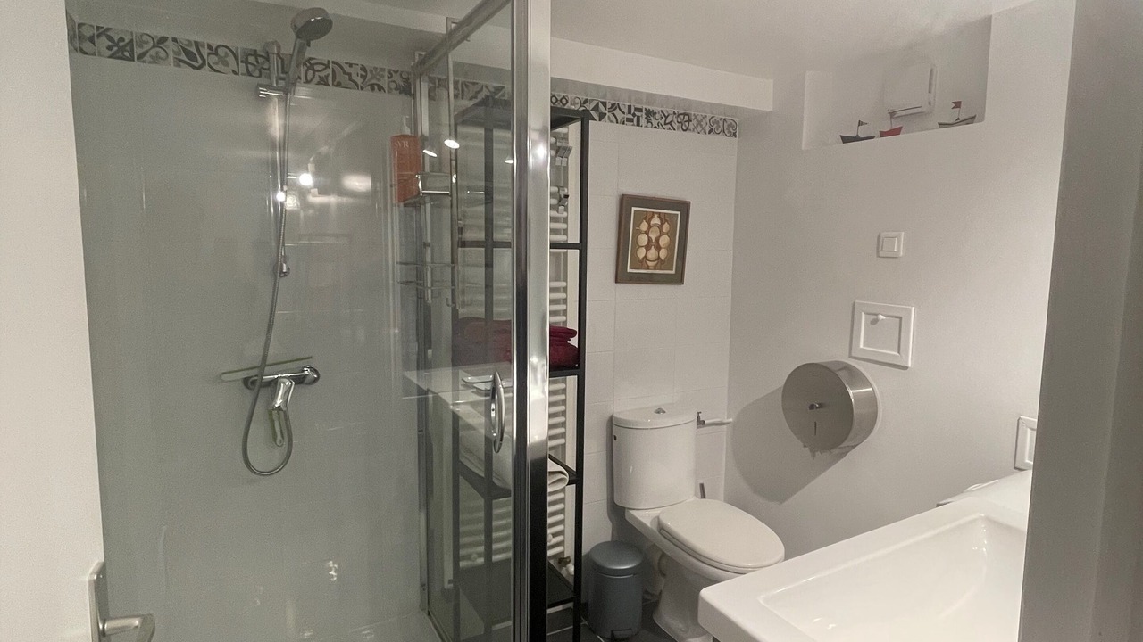 Photo of Bathroom in Joinville-le-Pont