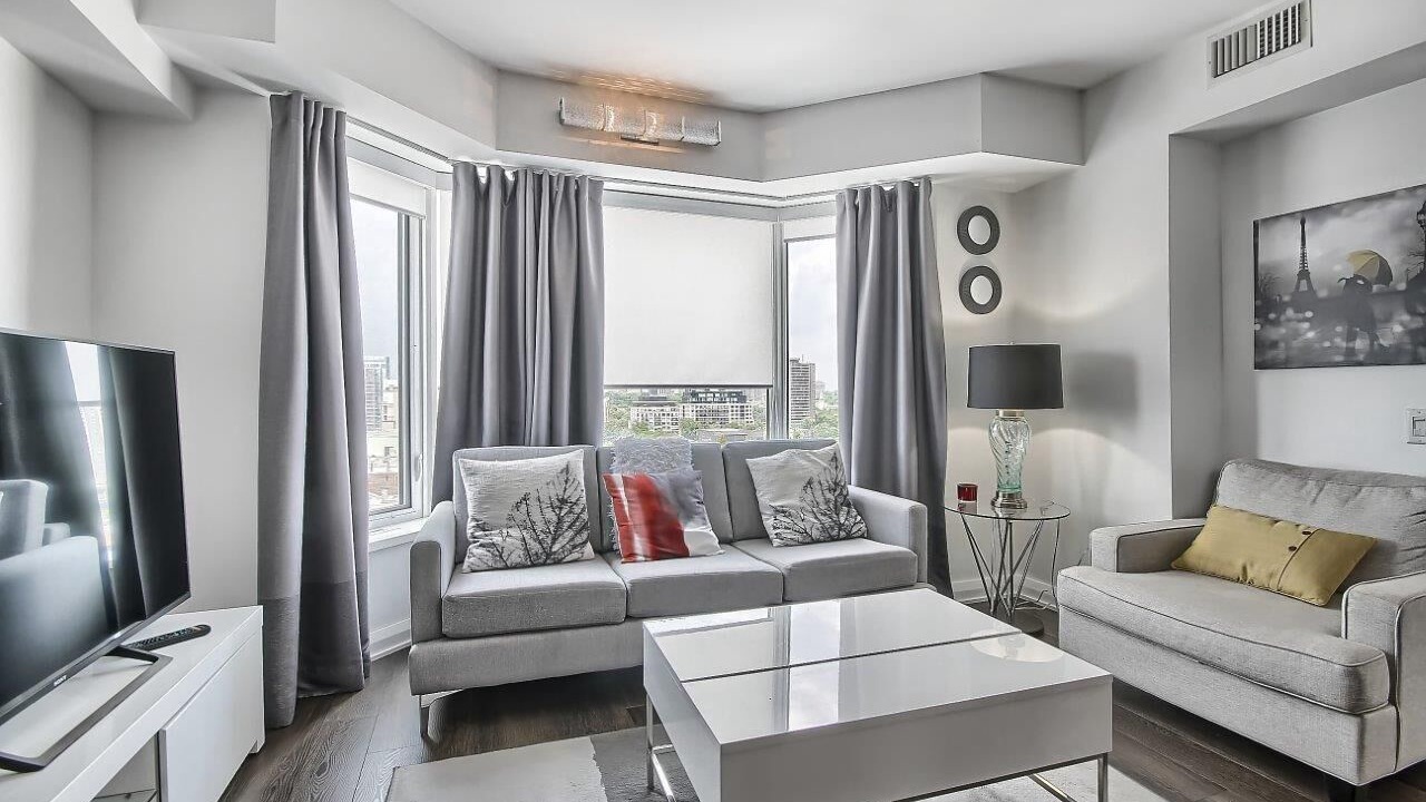 Photo of Livingroom in Bloor-Yorkville
