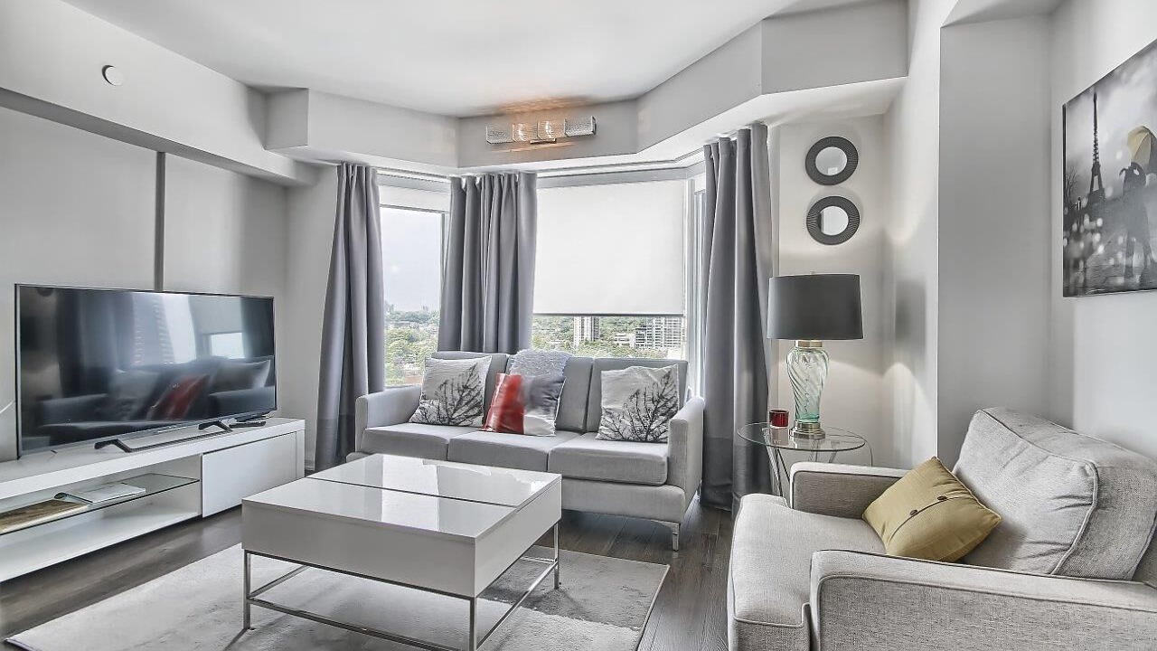 Photo of Livingroom in Bloor-Yorkville