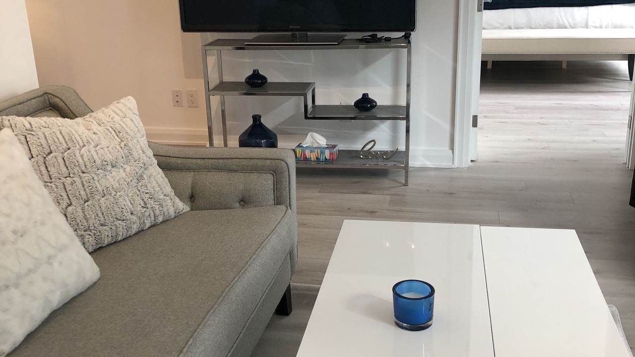 Photo of Livingroom in Bloor-Yorkville