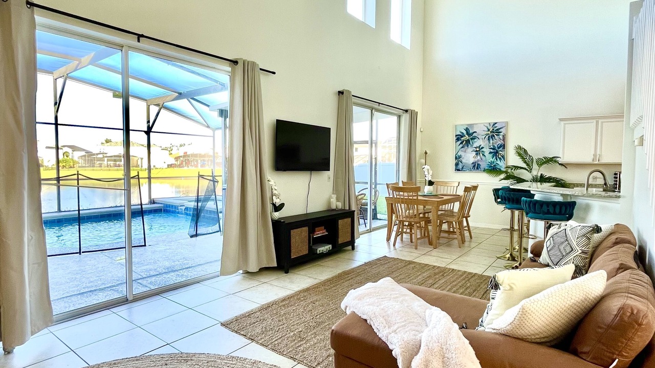 Photo of Livingroom in Crescent Lakes