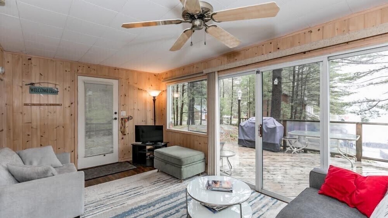 Photo of Livingroom in Muskoka Lakes