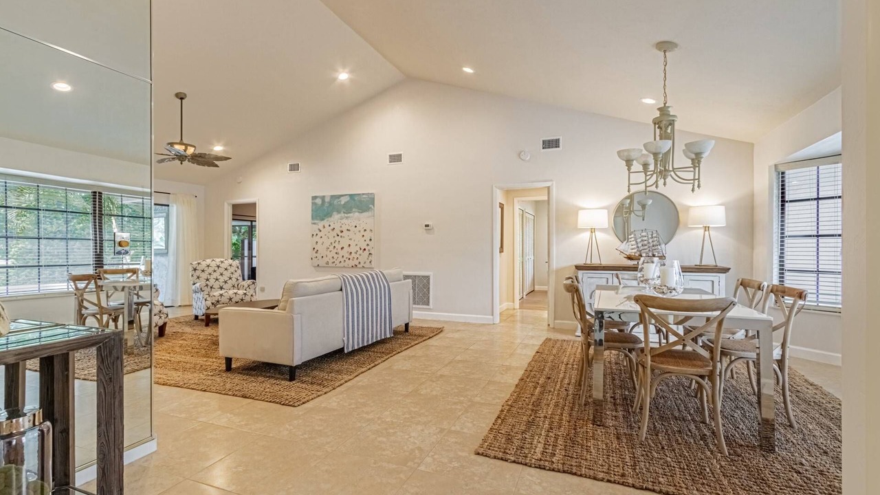 Photo of Livingroom in Kings Lake