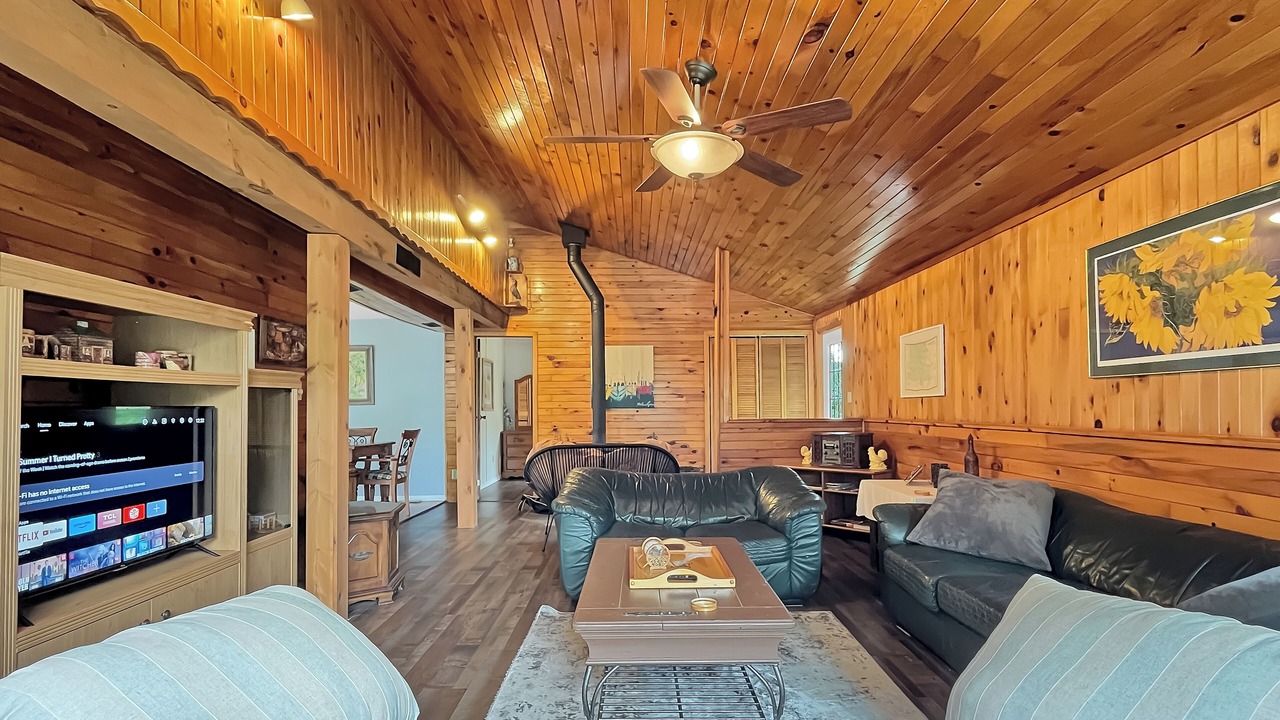 Photo of Livingroom in Bancroft