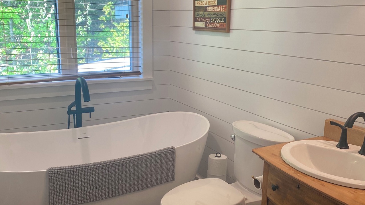 Photo of Bathroom in Unorganized Centre Parry Sound