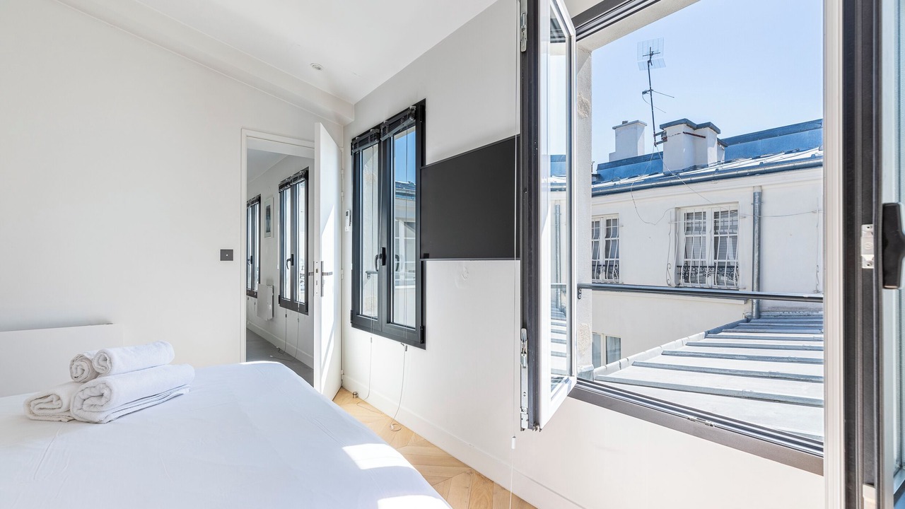 Photo of Bedroom in 10th Arrondissement