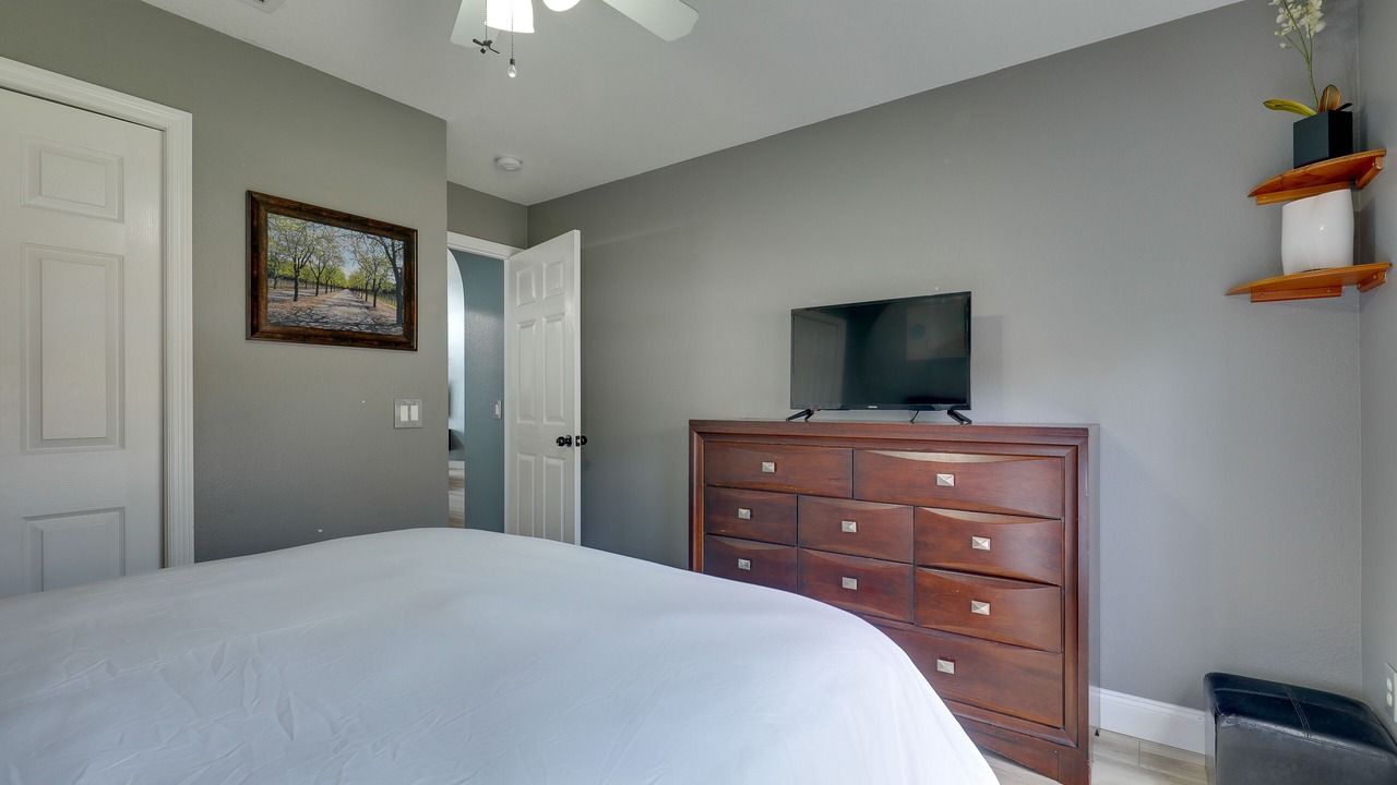 Photo of Bedroom in Lakeview Village