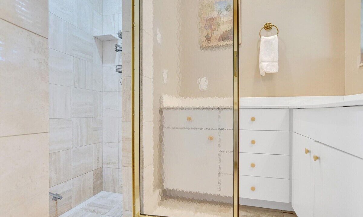 Photo of Bathroom in Survey Creek