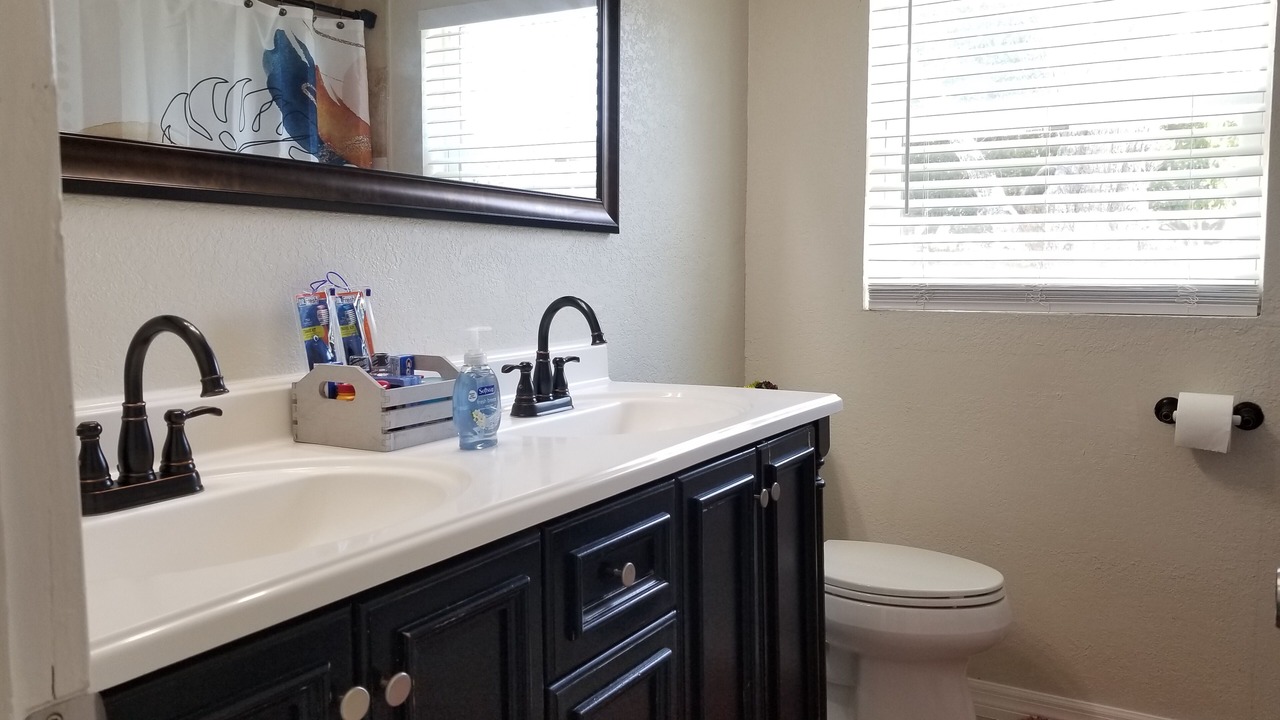 Photo of Bathroom in Carver City - Lincoln Gardens