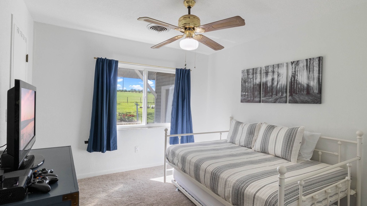 Photo of Bedroom in Winter Garden
