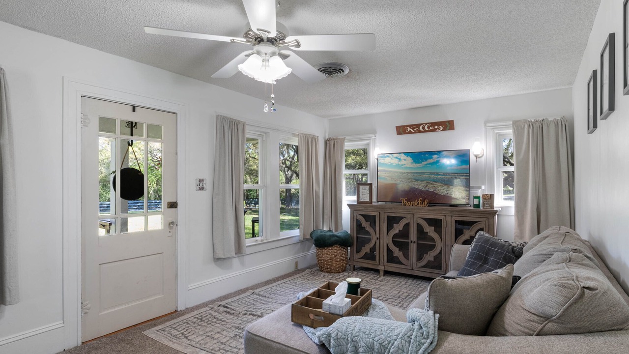 Photo of Livingroom in Winter Garden