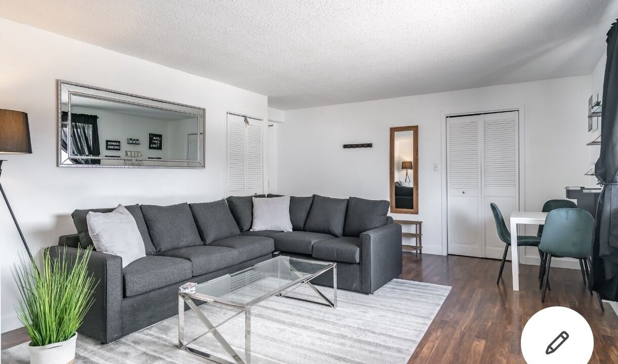 Photo of Livingroom in Fallsview